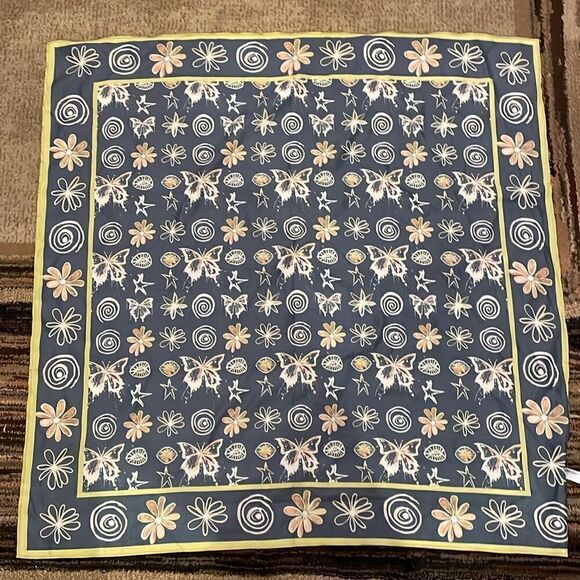 Handkerchief   - Picture 7 of 8